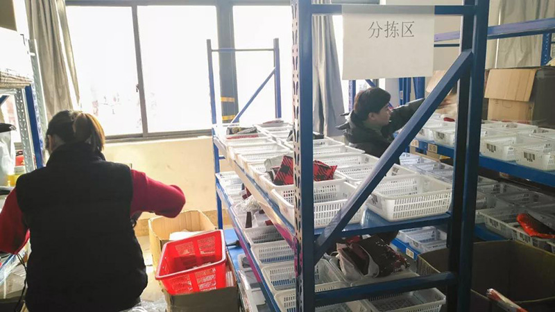 向老外出口圣誕用品，浙江義烏商人年銷數(shù)千萬(wàn)